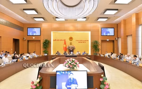 Phiên họp thứ 33 của Ủy ban Thường vụ Quốc hội. Ảnh: Cổng TTĐT Quốc hội
