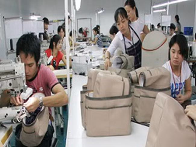 Theo thống kê của Tổng cục Hải quan, xuất khẩu túi xách, va li, ô dù tăng trưởng mạnh trong quý 1/2019. (Ảnh TL)