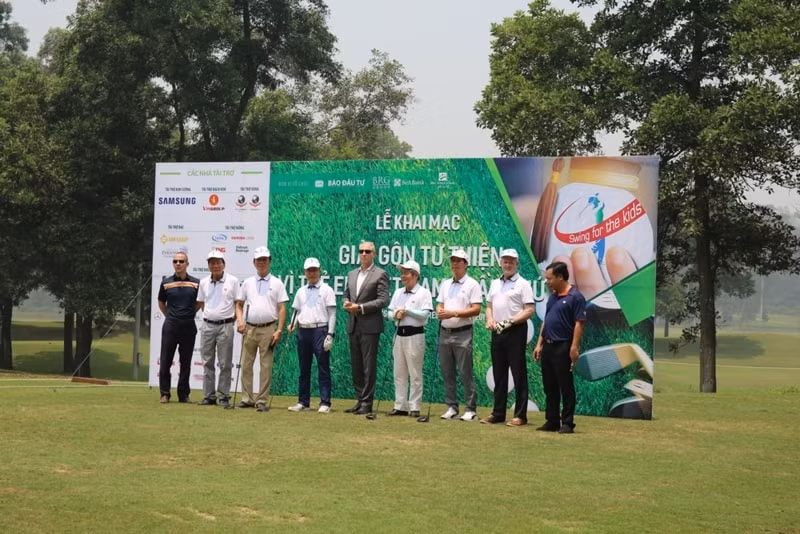 Các golfer tham dự giải đấu nặm 2019. Ảnh: BTC