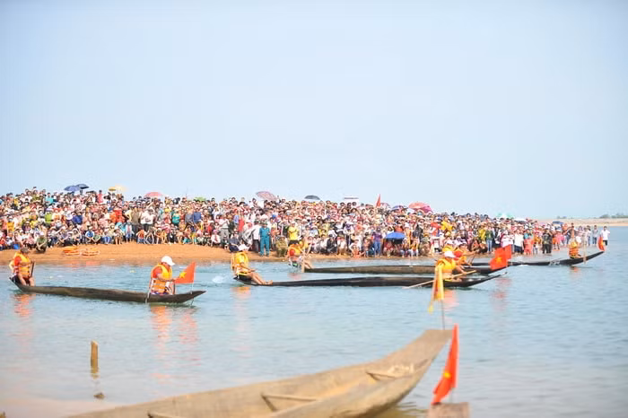Đây là lễ hội văn hóa truyền thống của địa phương gắn với tên tuổi Anh hùng A Sanh - nhân vật trong bài hát 