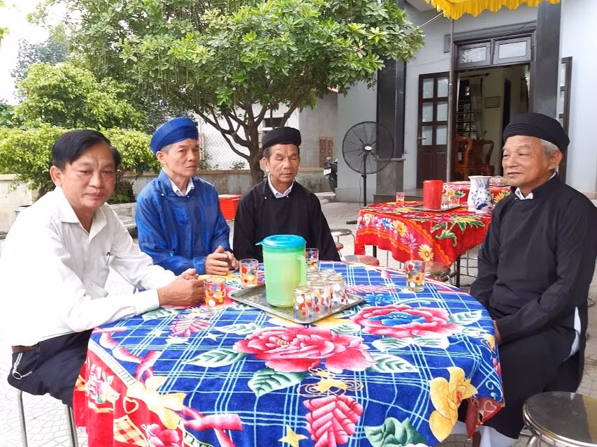 Tại nhà thờ gia tộc của Đại tướng Lê Đức Anh cũng tổ chức Lễ viếng để cán bộ, người dân và các cháu học sinh trên địa bàn về viếng Đại tướng.