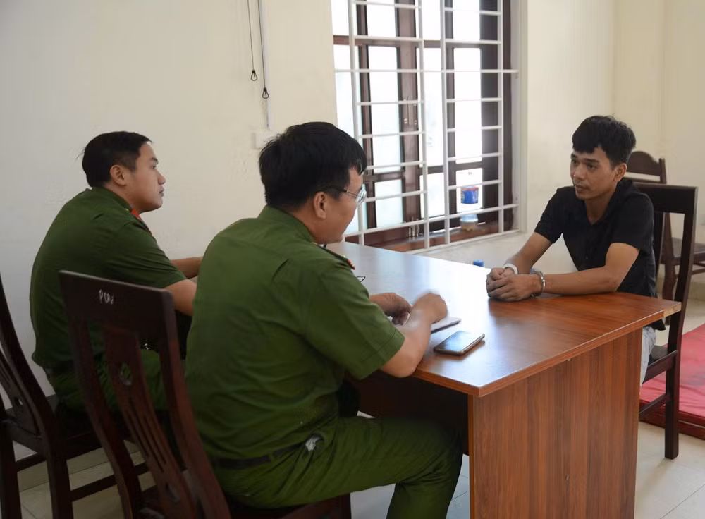 Cơ quan Công an lấy lời khai Nguyễn Khắc Nhật