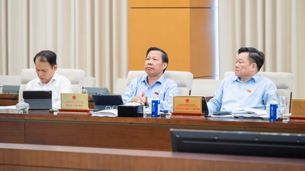 Các đại biểu tham dự phiên họp. Ảnh: Phạm Thắng