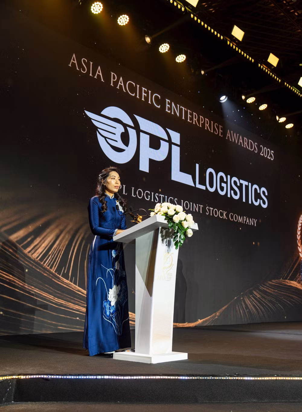 Bà Hoàng Thu Hiền – Phó Tổng Giám đốc OPL Logistics chia sẻ tại sự kiện