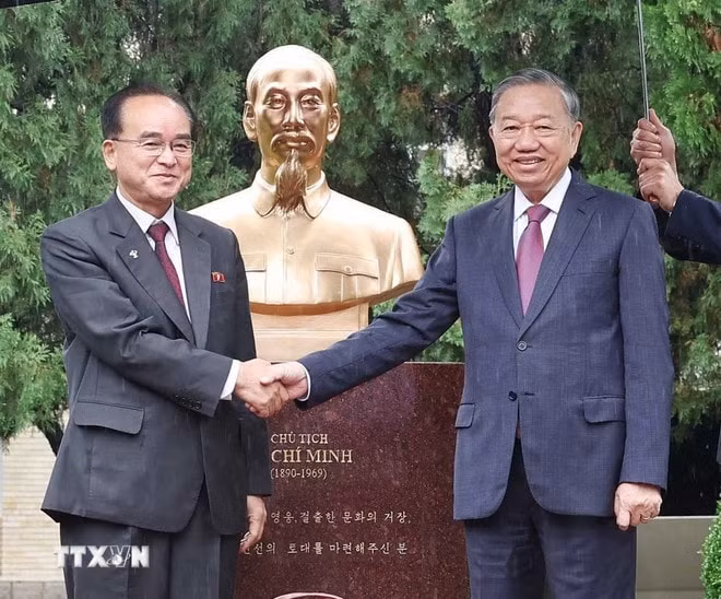 tong-bi-thu-to-lam-tuong-dai-chu-tich-ho-chi-minh-tai-binh-nhuong-3.jpg