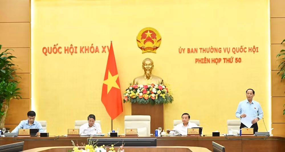 Phó Chủ tịch Quốc hội Trần Quang Phương điều hành phiên họp