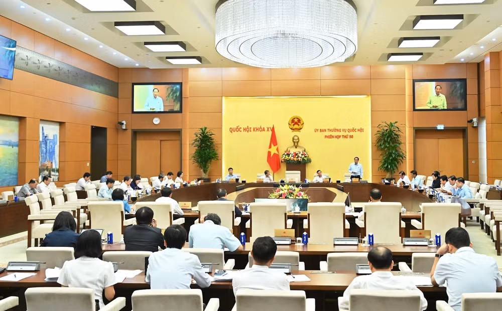 Phó Chủ tịch Quốc hội Trần Quang Phương điều hành phiên họp
