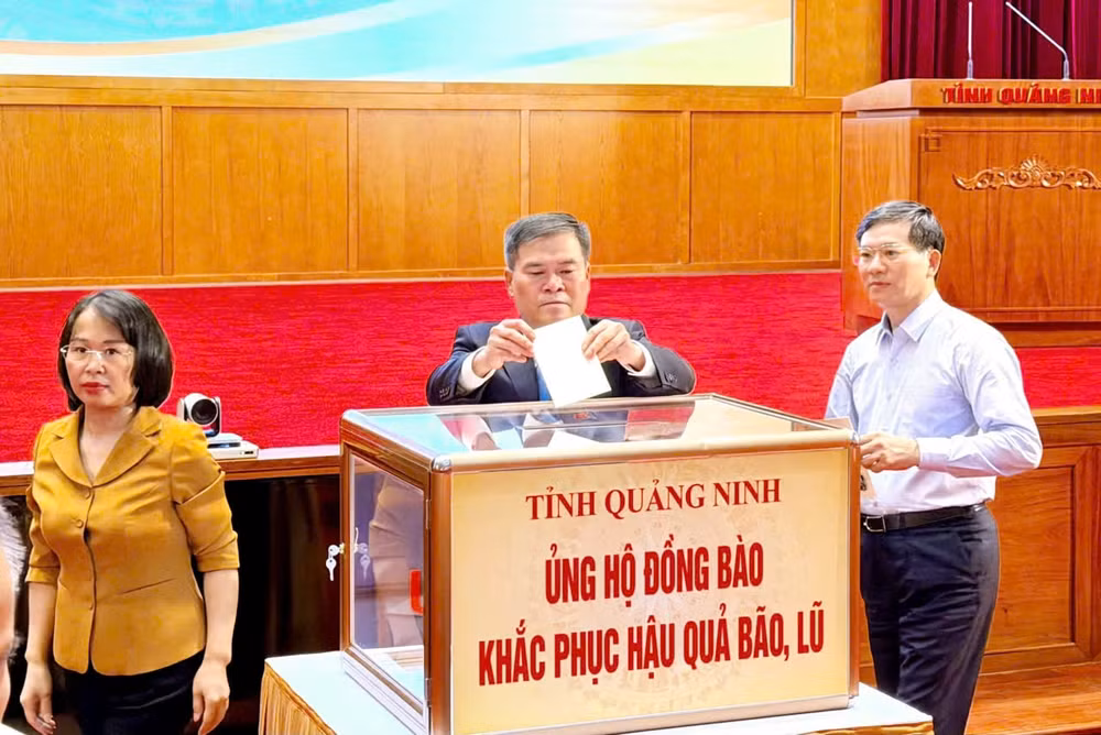 anh-2-phat-dong-ung-ho-dong-bao-vung-bao-lu..jpg