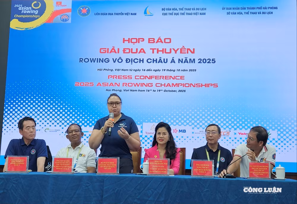 Bà Inas Hussein – Giám đốc Phát triển Liên đoàn đua thuyền Rowing Thế giới phát biểu t
