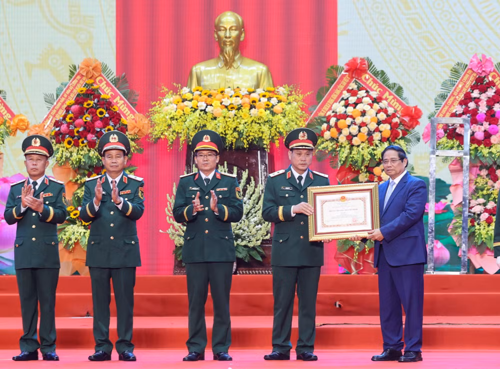 Thủ tướng: Xây dựng lực lượng Quân khu 5 cách mạng, chính quy, tinh nhuệ, hiện đại, là lực lượng nòng cốt trên địa bàn chiến lược của Tổ quốc- Ảnh 6.
