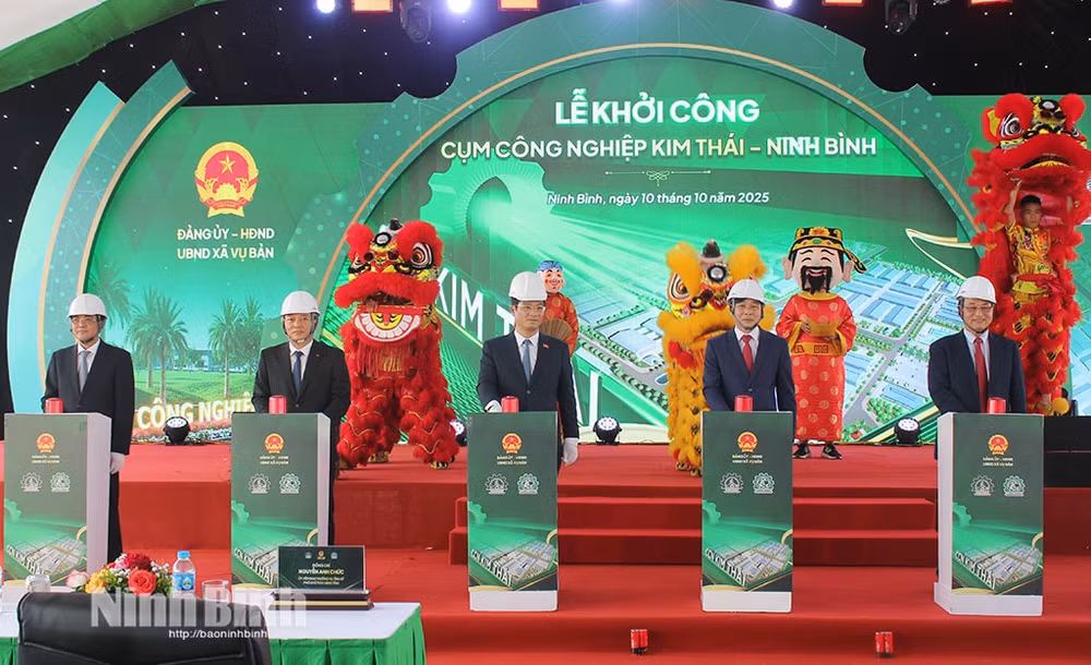 khởi công