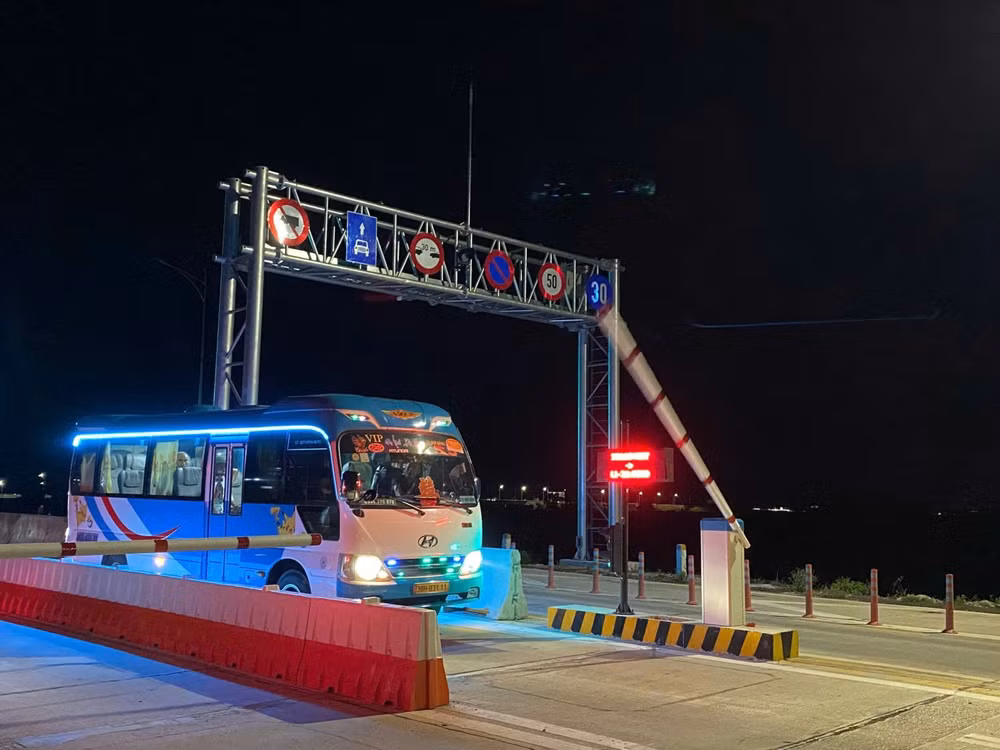 xe-qua-tram-tram-ham-nghi-vung-ang.jpg