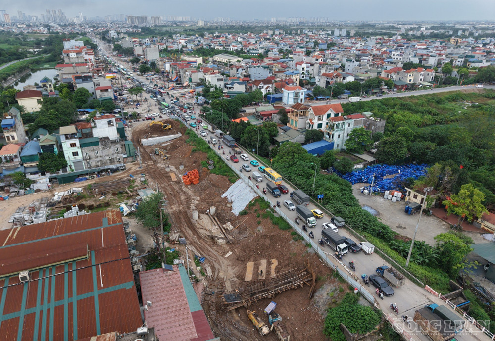 Quốc lộ 6 đang trong tình trạng quá tải sẽ được nâng cấp, mở rộng. clo_br_quoc-lo-6.jpg