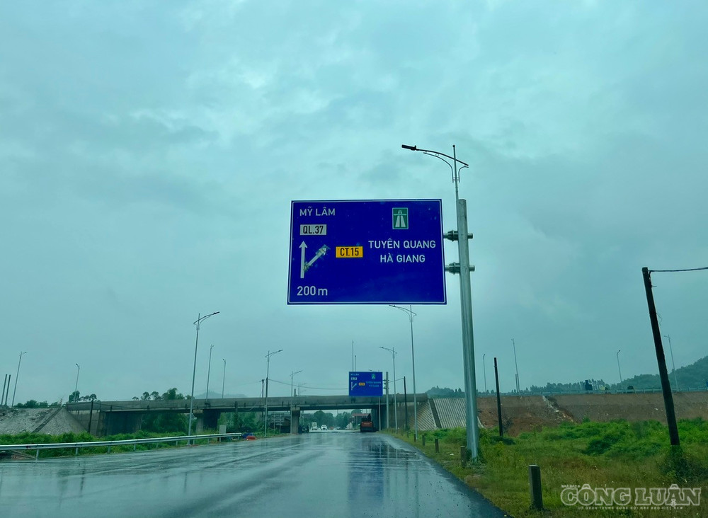 Thời tiết mưa nhiều ảnh hưởng đến tiến độ thi công. clo_br_cao-toc-tuyen-quang-ha-giang.jpg