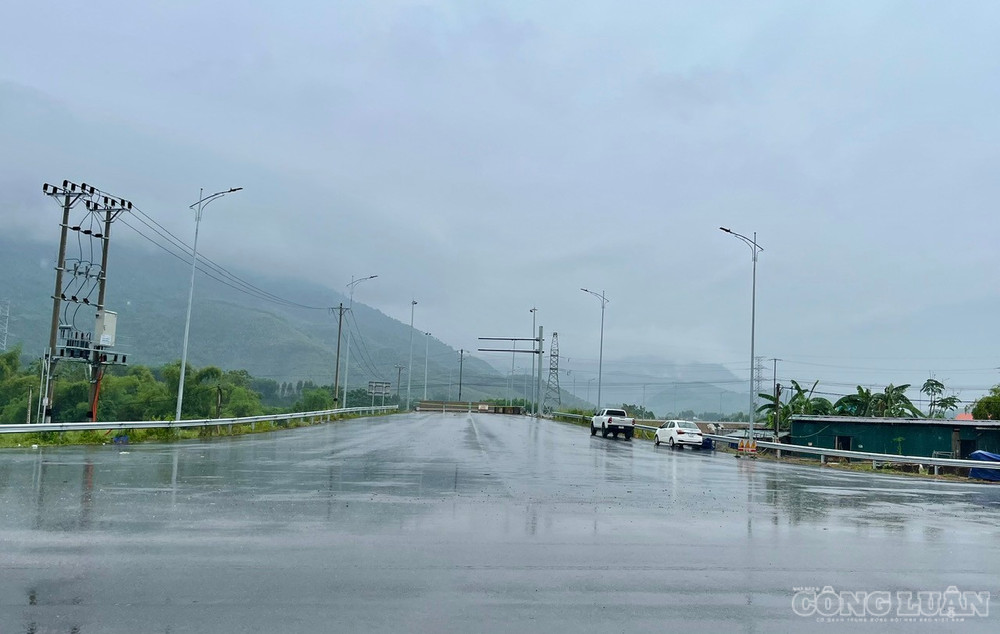 Vị trí nút giao được rào chắn để ngăn phương tiện vào công trường đang thi công. clo_br_1789480937026-2231077853933485625-2997236533837522775-46f203993898607b14aa700105c74e81.jpg