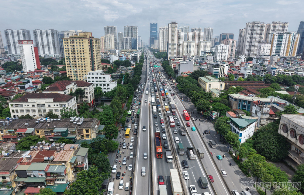 Dòng phương tiện nối đuôi nhau di chuyển trên tuyến đường Vành đai 3. clo_br_vanh-dai.jpg