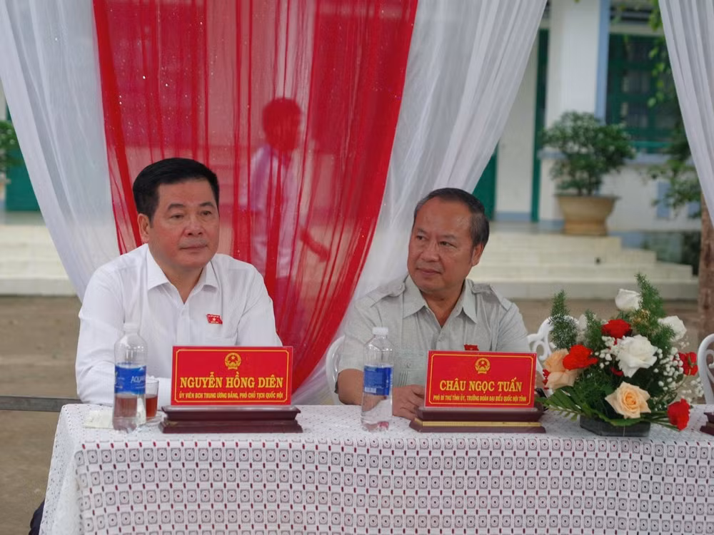 Ủy viên Trung ương Đảng, Phó Chủ tịch Quốc hội Nguyễn Hồng Diên.