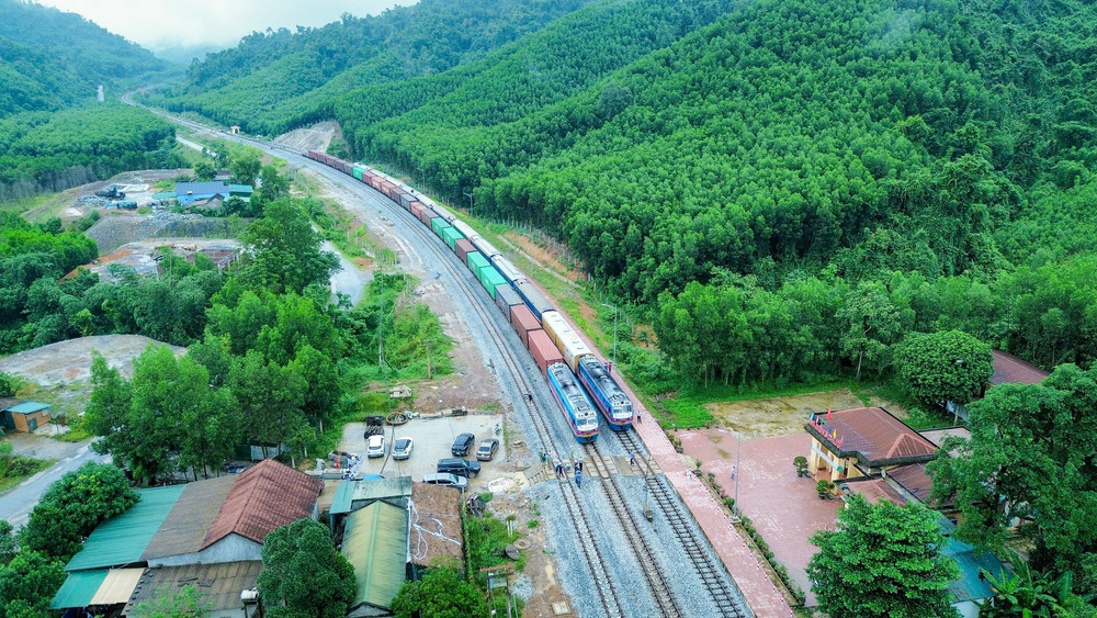 van-tai-duong-sat.jpg