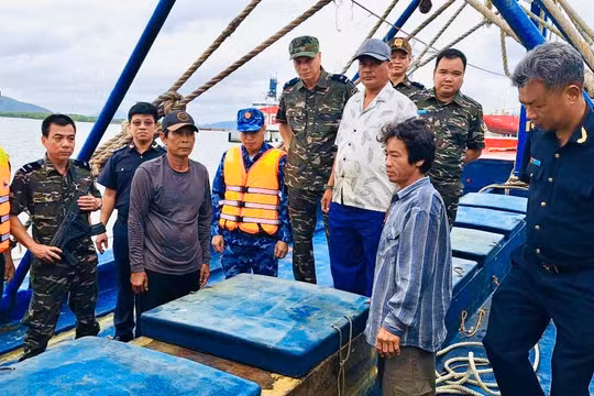 Phát hiện tàu cá vận chuyển khoảng 30.000 lít dầu DO không rõ nguồn gốc 