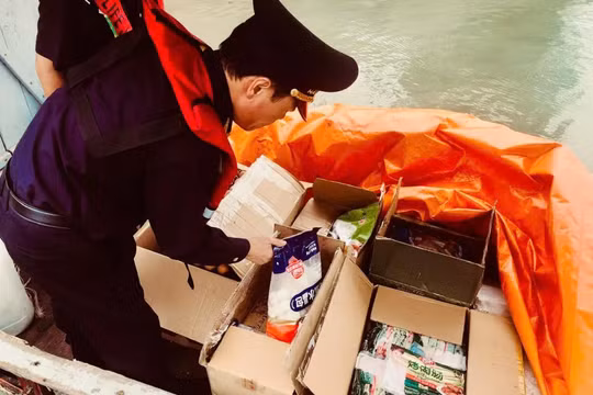 Hải quan liên tiếp chặn thực phẩm bẩn tại biên giới, thu giữ hàng chục tấn hàng không rõ nguồn gốc