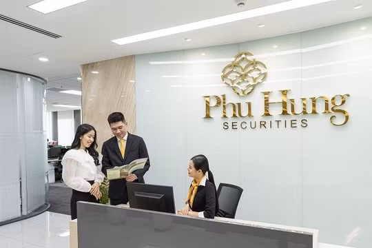 Chứng khoán Phú Hưng (PHS) tăng vốn 500 tỷ đồng, lợi nhuận nửa đầu năm giảm gần 60%