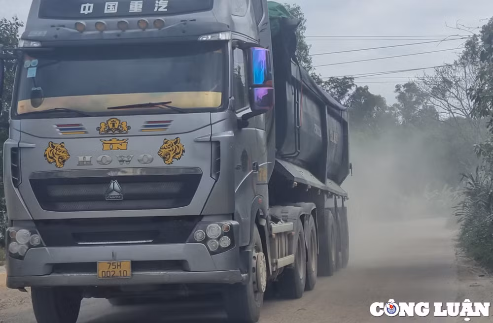 thua thien hue xe qua kho qua tai tung hoanh tai thi xa huong tra hinh 3