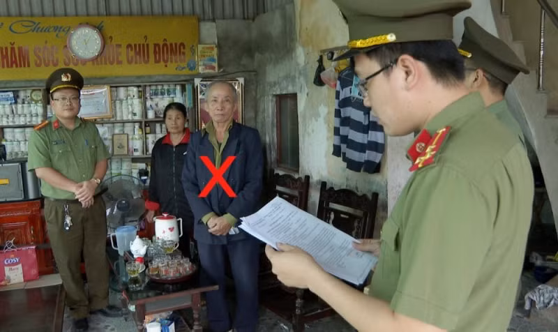 bat doi tuong no chay che do chinh sach chiem doat tien ty cua nhieu nguoi hinh 1