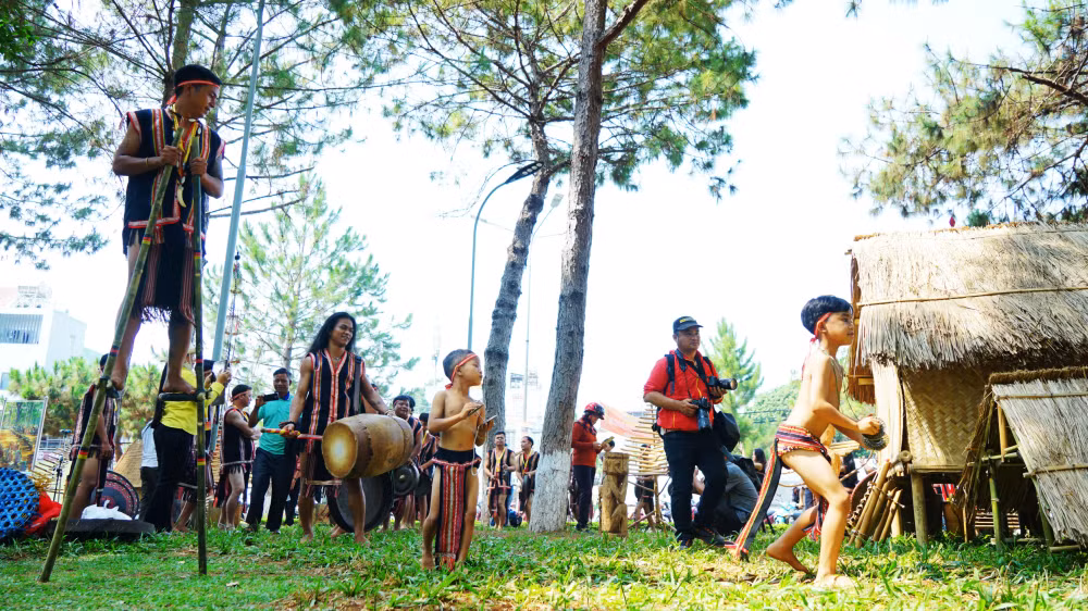 gia lai cong chieng vang vong giua trung tam pho nui pleiku hinh 3