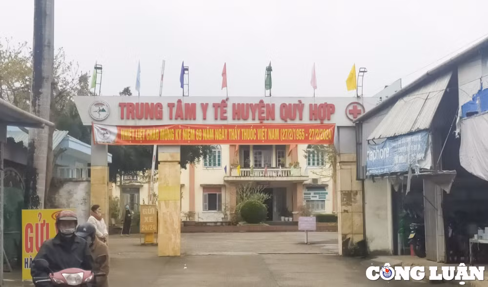 yeu cau giam doc trung tam y te huyen quy hop trao quyet dinh nghi huu cho nguoi lao dong hinh 1