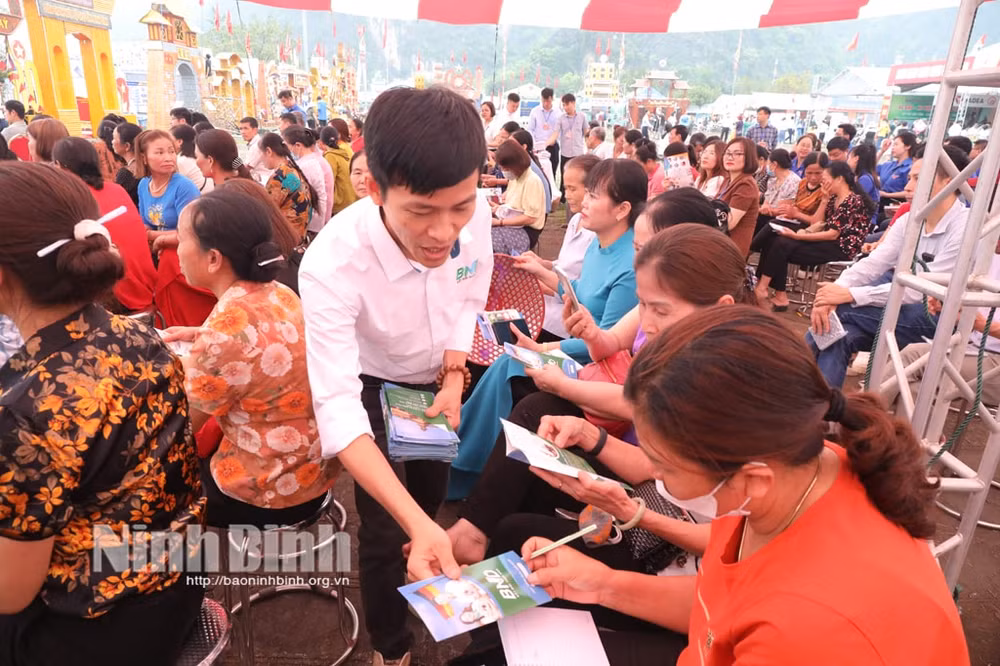 ninh binh tren 11 nghin chi tieu viec lam tai phien giao dich viec lam luu dong thang 4 hinh 1