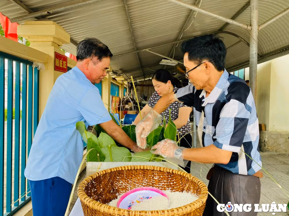 cap banh chung nang hon 70 kg dang len quoc to hung vuong o ha tinh hinh 6