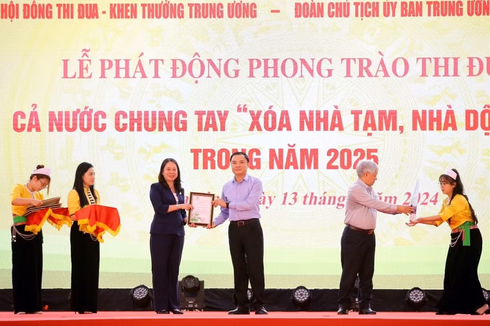 petrovietnam ung ho 5 ty dong cho phong trao xoa nha tam nha dot nat hinh 8