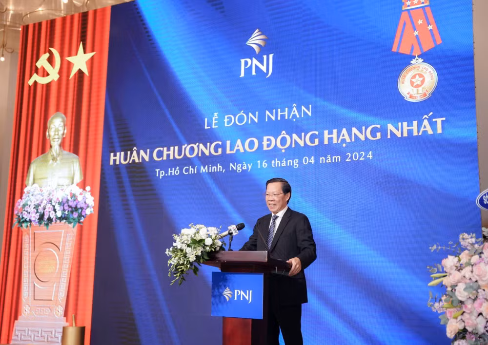 pnj va chu tich hdqt cao thi ngoc dung vinh du nhan huan chuong lao dong hang nhat lan thu hai hinh 2