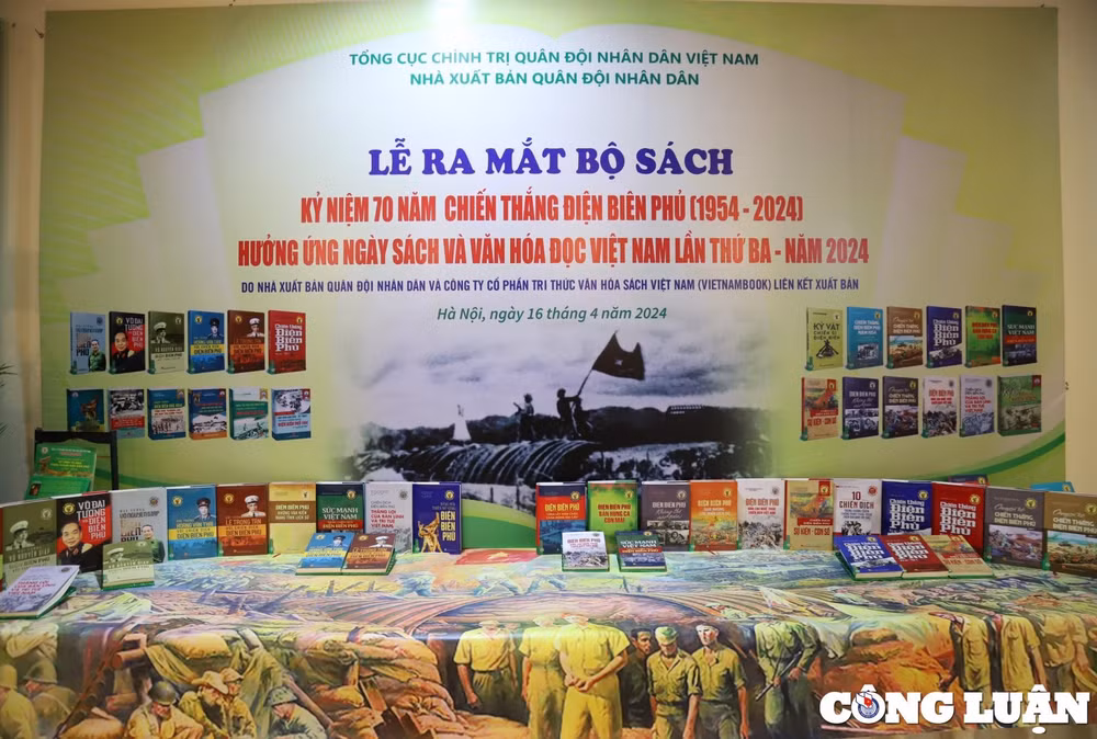 ra mat 30 cuon sach nhan ky niem 70 nam chien thang dien bien phu hinh 2