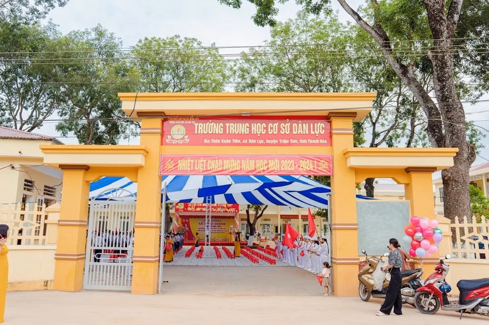 truong trung hoc co so dan luc trieu son thanh hoa doan ket xay dung truong chuan quoc gia muc do2 hinh 1