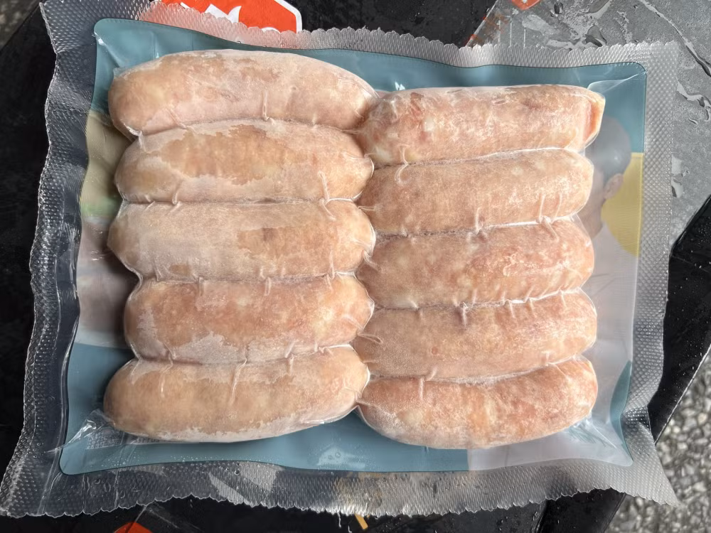 phat hien thu giu 2000 chiec xuc xich toan ngon ngu nuoc ngoai co dau hieu nhap lau hinh 1