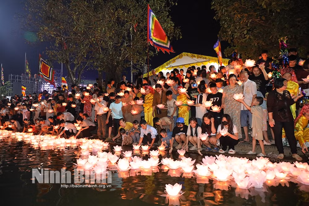 ninh binh lung linh dai le cau quoc thai dan an va dem hoi hoa dang hinh 3
