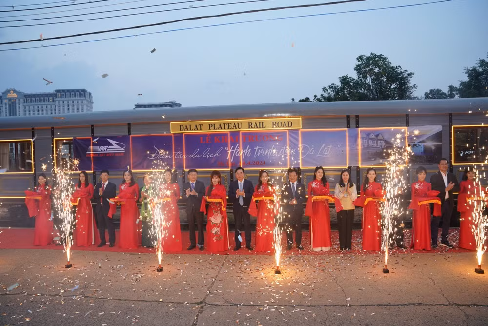 hinh anh thu vi tren tuyen duong sat hanh trinh dem da lat hinh 2