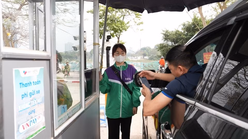 ha noi chinh thuc thi diem ung dung trong giu xe khong dung tien mat hinh 1