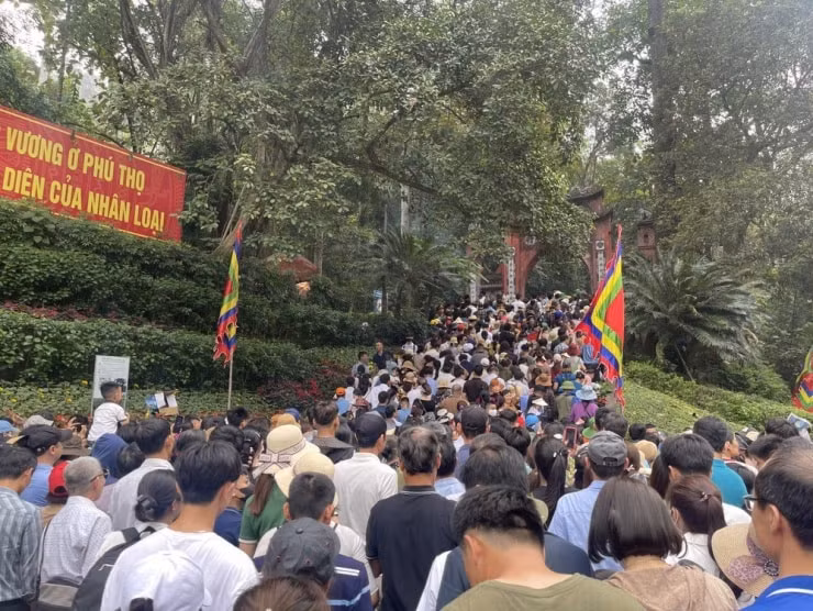 le hoi den hung thu hut 15 trieu du khach trong 1 tuan hinh 1