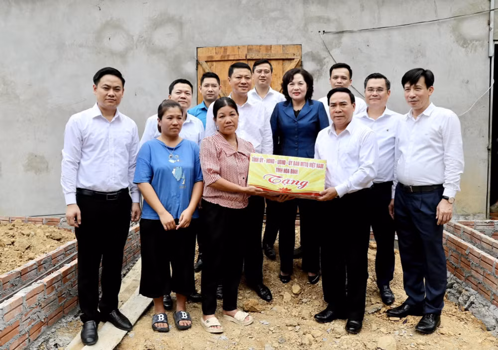 agribank cung nganh ngan hang tich cuc huong ung phong trao thi dua ca nuoc chung tay xoa nha tam nha dot nat hinh 4