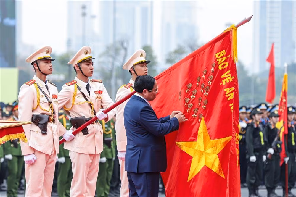bo tu lenh canh sat co dong don nhan danh hieu anh hung luc luong vu trang nhan dan lan thu hai hinh 3