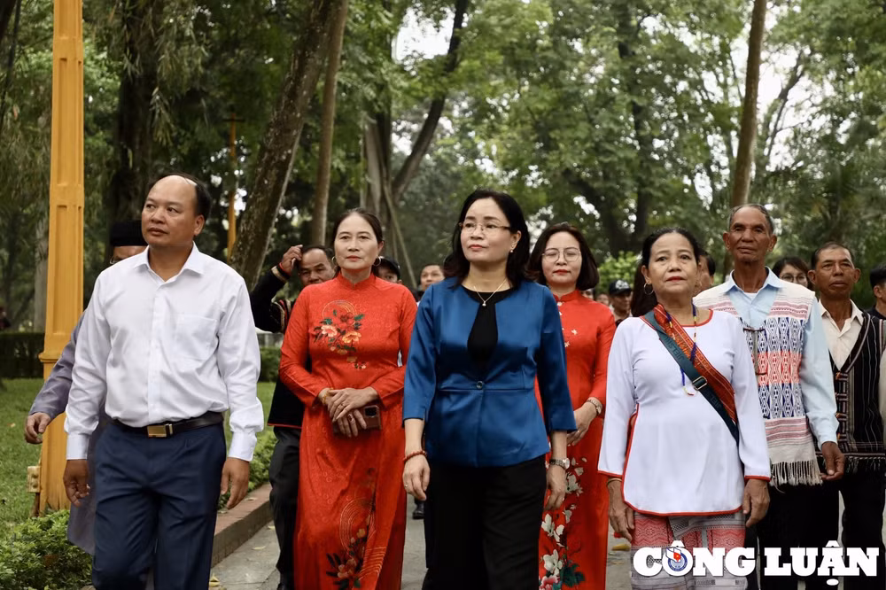 gia lang truong ban nghe nhan nguoi co uy tin dang huong bao cong chu tich ho chi minh hinh 8
