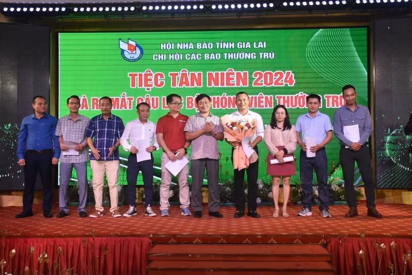 ra mat cau lac bo phong vien thuong tru tinh gia lai hinh 1