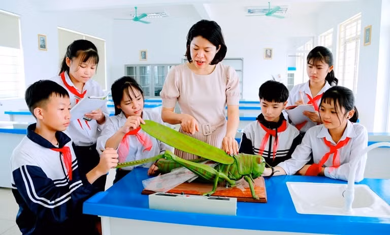 tao dieu kien cho dia phuong manh dan di truoc lam thu nhung co che chinh sach moi ve giao duc va dao tao hinh 1