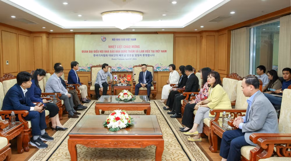 pho chu tich thuong truc hoi nha bao viet nam nguyen duc loi hoi nha bao viet nam but toc tren hanh trinh phat trien hinh 3