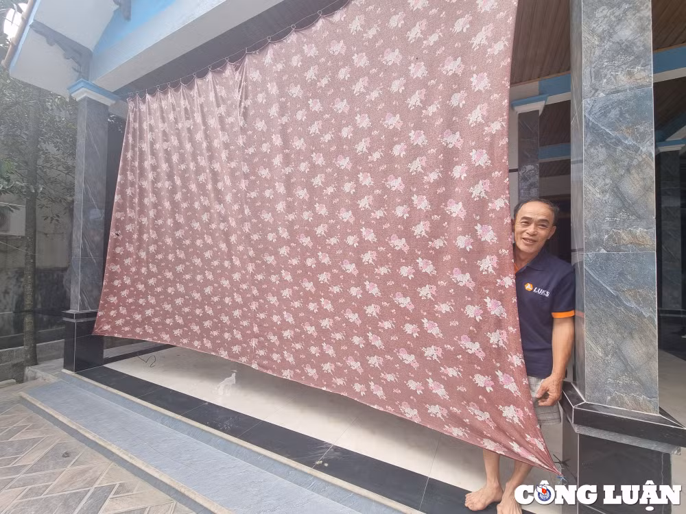 nguoi dan keu troi ve xe qua tai khoi bui va tieng on hinh 9