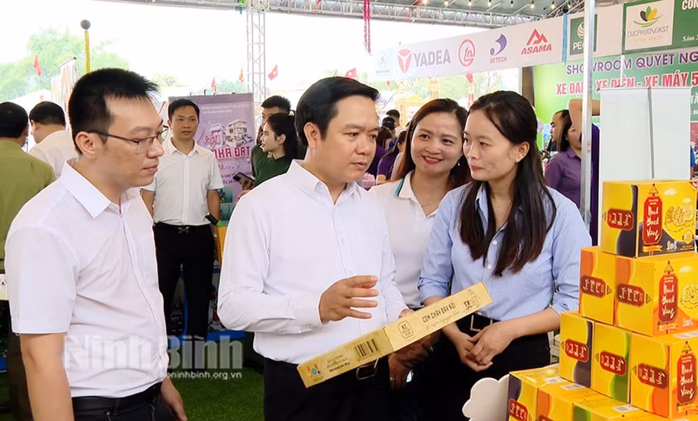 trien lam quang ba san pham doanh nhan tre ninh binh nam 2024 hinh 1