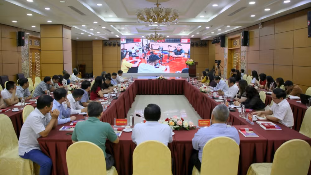 nhung thach thuc va giai phap de radio hoi nhap ky nguyen ai hinh 1