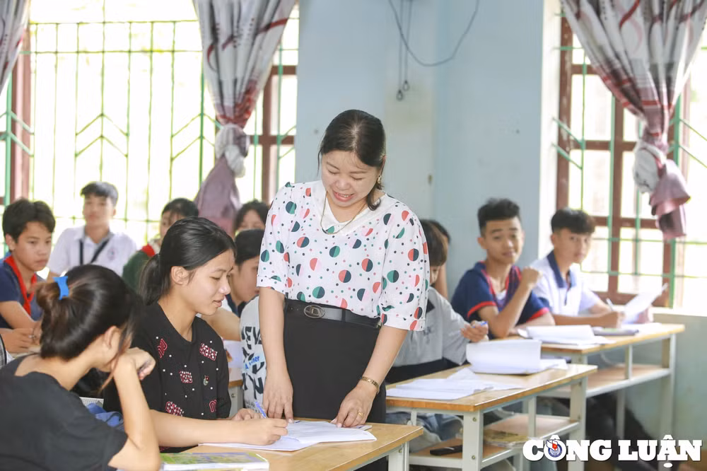 hoc sinh thuc xuyen dem de on thi chi ngu 3 tieng buoi toi hinh 5